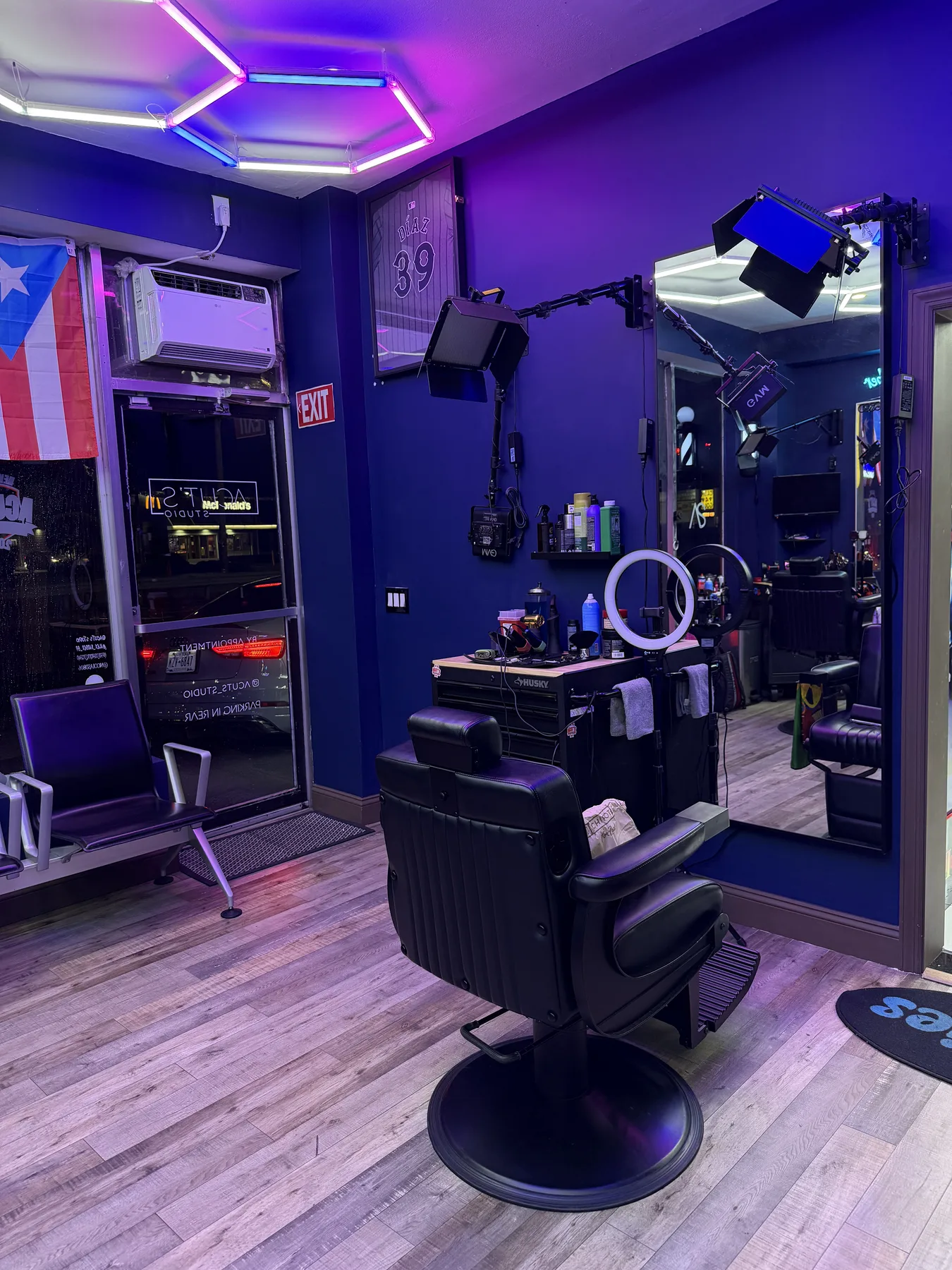 Barber station mirror reflecting the Puerto Rican flag